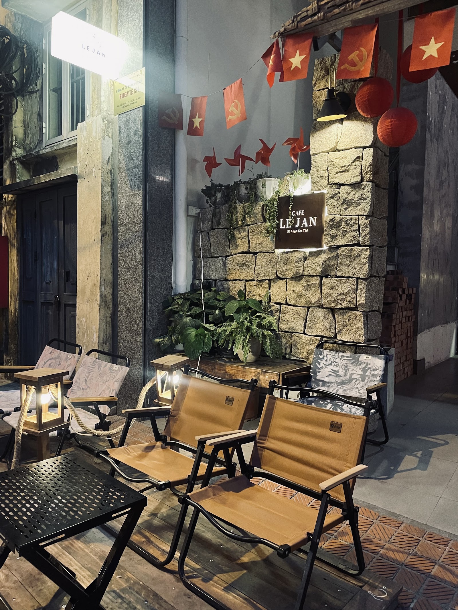 Le Jan Cafe