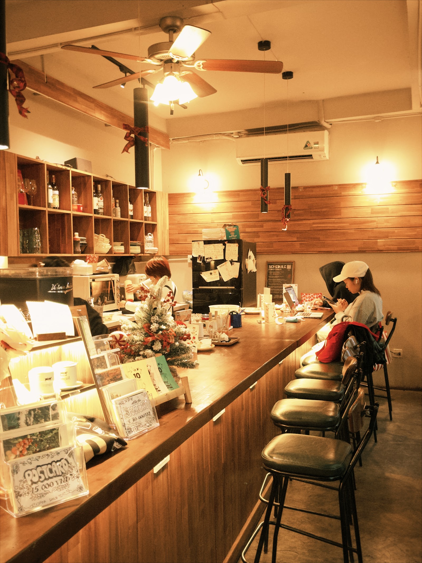 Tranquil Books & Coffee - 19 Cao Bá Quát